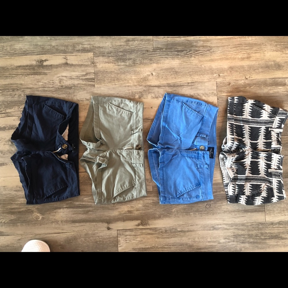 4 pairs of American Eagle shorts - size 2